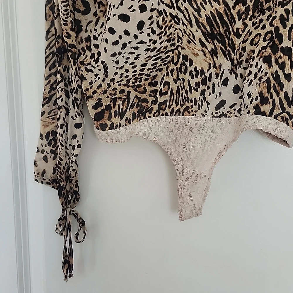 Vintage Cache Bodysuit Plunge V Neck Animal Print Long Sleeves Top Size M - Picture 10 of 13